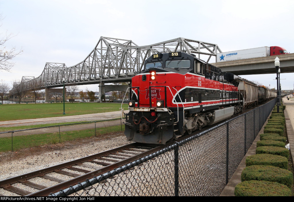 PESI, led by the 513, rolls north under the I-74 bridge